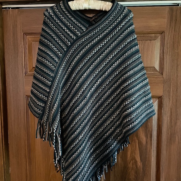 Poncho One Size - Picture 2 of 6
